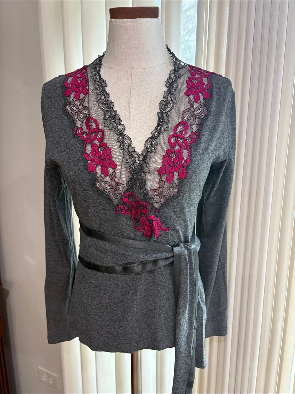 Joelle by La Perla Charcoal Lace-pink Trim Wrap Lounge Top tie side stretchy S